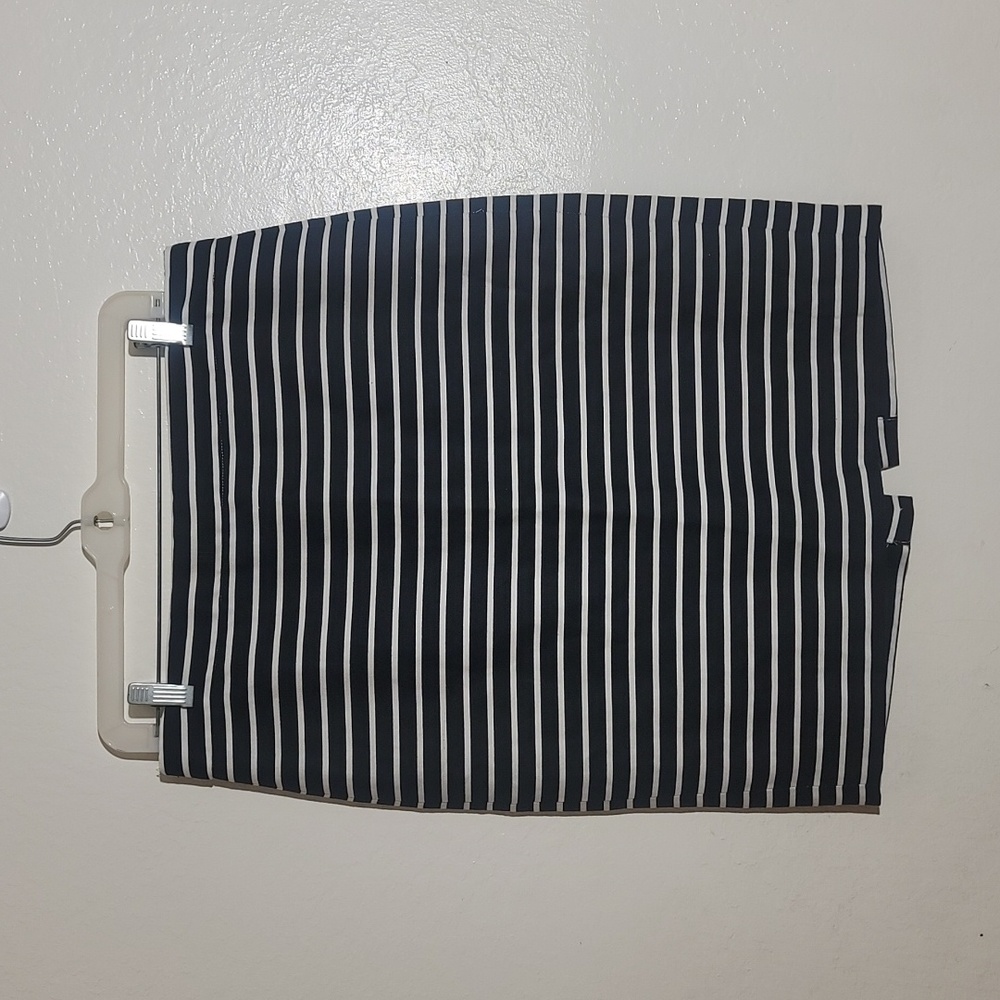 J.Crew Factory The Pencil Skirt Black White Striped Pattern sz 8 EUC